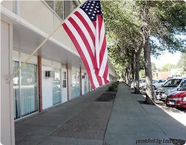 Pierre Inn And Suites Bagian luar foto